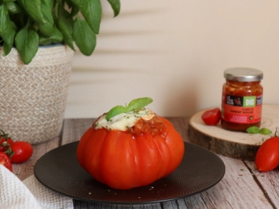Tomates farcies à l’aubergine et à la purée de piment rouge